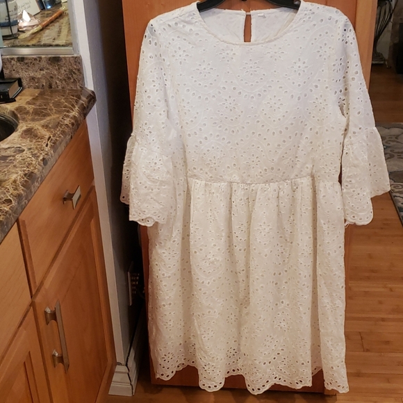 Pinkblush white scalloped maternity dress - Picture 7 of 9